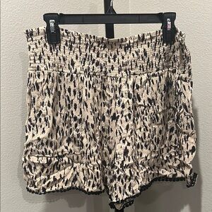 Three Dots Cream and Black High Waist Shorts